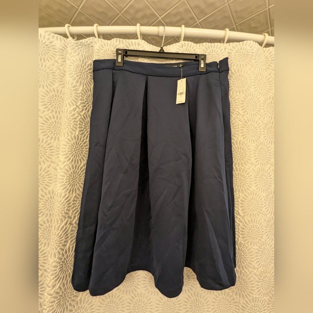 Navy blue New York and Company pleated skirt